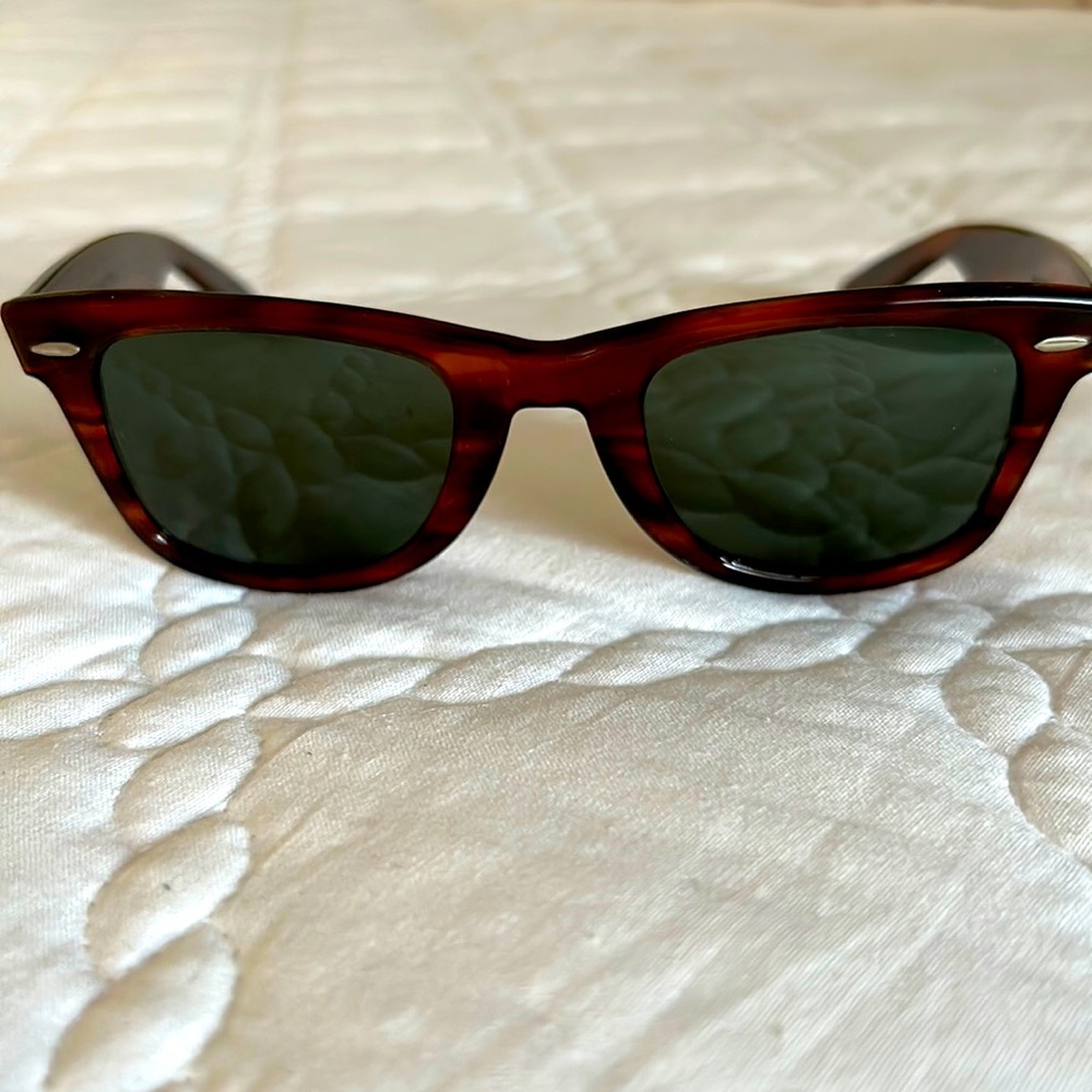 VINTAGE Ray-Ban Wayfarer sunglasses